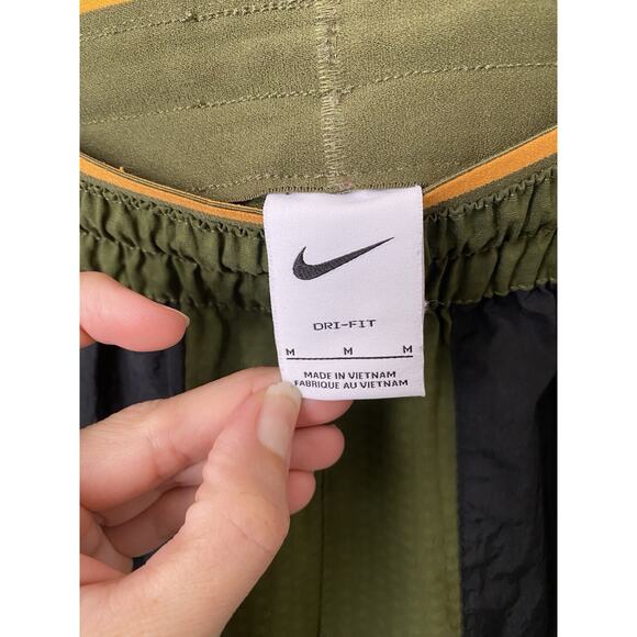 Nike Dri Fit Clash Training Joggers Pants Sz M Army Green Colorblock DM5555-326 - Picture 4 of 6